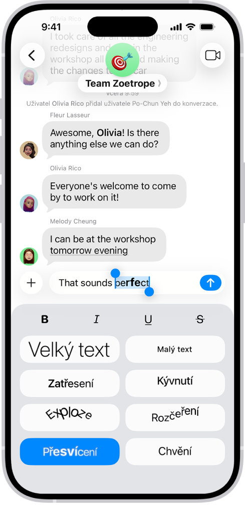 Konverzace ve Zprávách s novou zprávou vybranou v textovém poli a možnostmi formátování a efektů zobrazenými pod ní. Vybraný text se zobrazí s náhledem efektu.