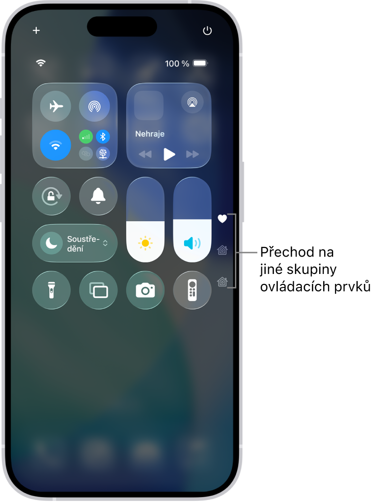 Ovládací centrum otevřené na obrazovce iPhone s ikonami vpravo pro zobrazení dalších skupin ovládacích prvků.