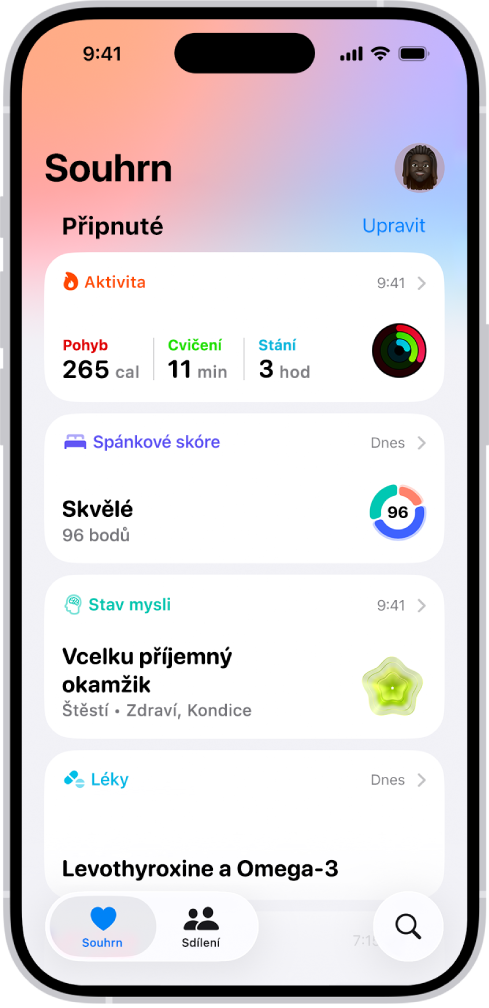 Obrazovka Souhrn v aplikaci Zdraví. Pod nadpisem Přišpendlené se zobrazují informace o aktivitě, spánkovém skóre, stavu mysli a lécích.