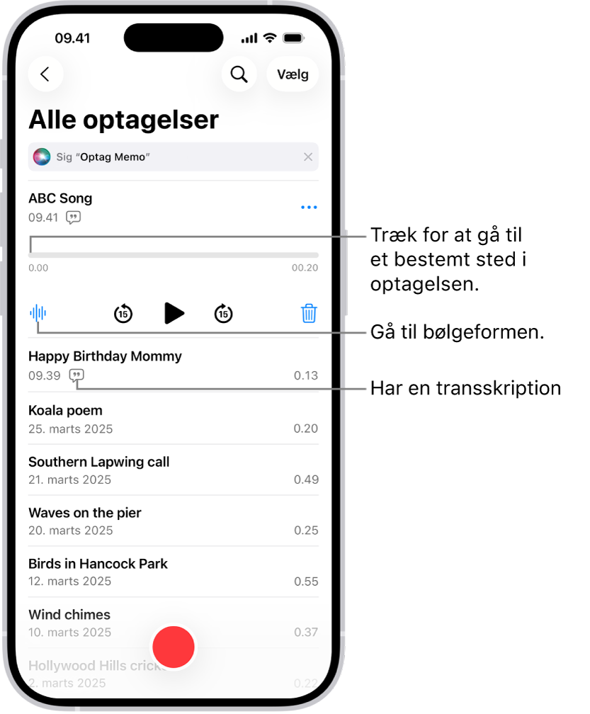 Skærmen med listen med memoer, hvor optagelsen øverst er valgt. Optagelsens tidslinje har et afspilningsmærke, som du kan trække for at gå til et bestemt sted i optagelsen. Betjeningspanelet til afspilning findes under tidslinjen.