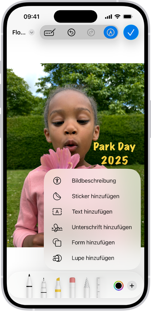 In der App „Mail“ ist ein angehängtes PDF-Dokument mit einem Sticker mit einem Emoji versehen. Unter der Webseite sind die Markierungswerkzeuge.