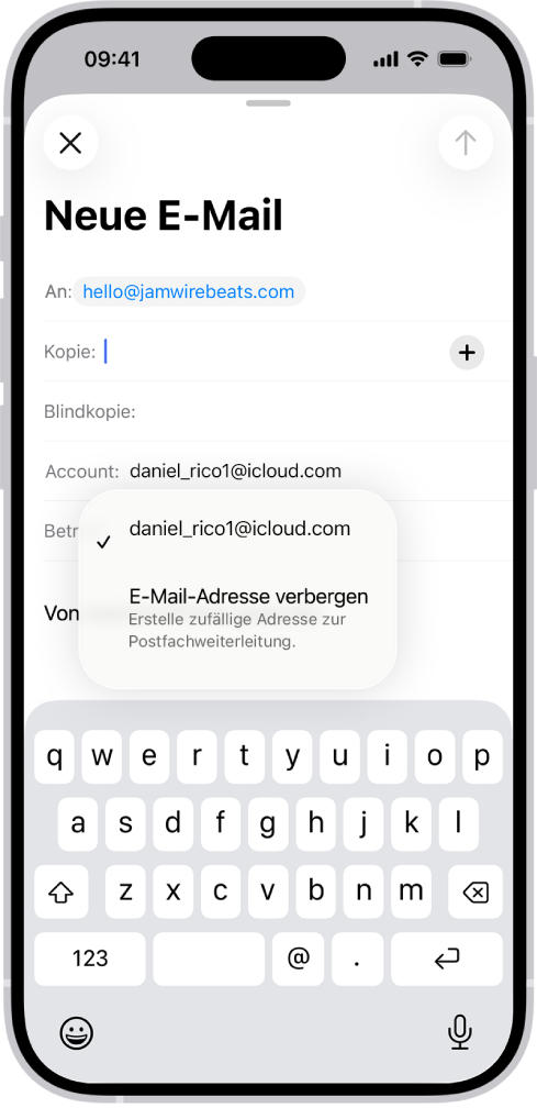 Ein E-Mail-Entwurf. Unter dem ausgewählten Feld „Von“ werden zwei Optionen angezeigt: die persönliche E-Mail-Adresse und die Option „E-Mail-Adresse verbergen“.