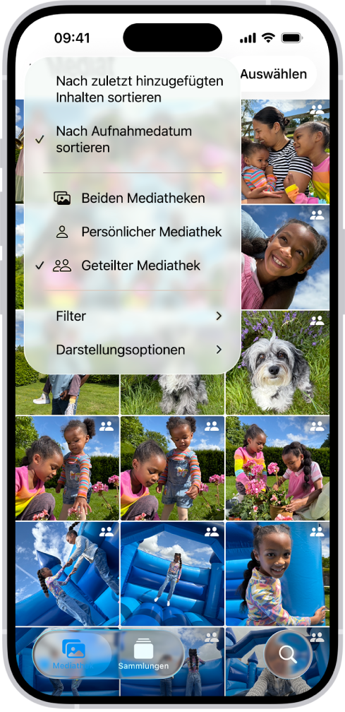 Eine geteilte iCloud-Fotomediathek in der App „Fotos“. Links unten ist die Taste „Geteilte Mediathek“ ausgewählt und in der Liste mit Mediatheksoptionen ist die Option „Geteilte Mediathek“ ausgewählt. Alle in der Mediathek angezeigten Fotos haben rechts oben das Symbol der geteilten Mediathek.
