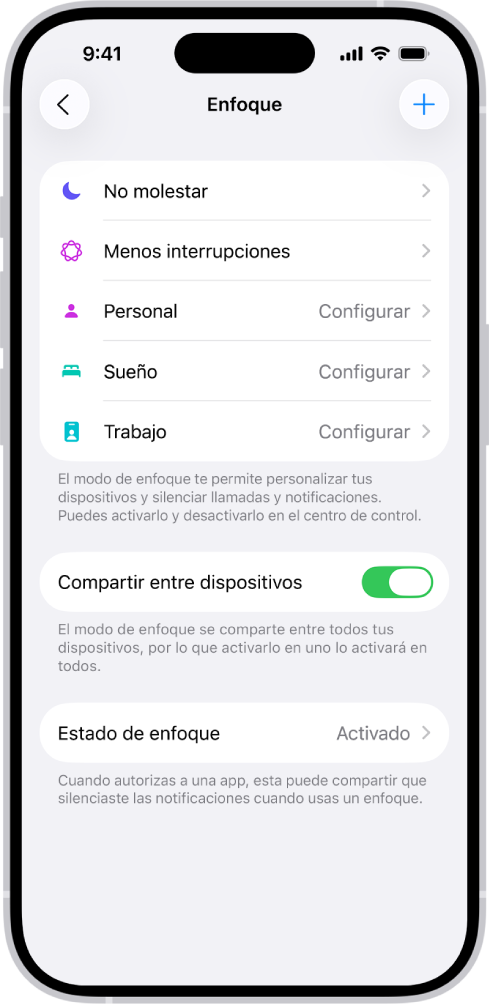 Pantalla mostrando cuatro opciones de enfoque proporcionadas: No molestar, Personal, Sueño y Trabajo. El botón Compartir entre dispositivos te permite usar la misma configuración de enfoque en todos tus dispositivos Apple en donde hayas iniciado sesión con la misma cuenta de Apple.