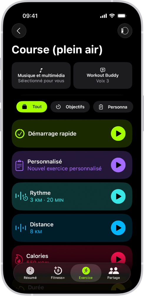L’écran Exercice de l’app Forme avec les détails d’une course en plein air. En dessous de Course (plein air) se trouvent des options permettant de choisir des fichiers multimédias et de configurer Workout Buddy. Au centre, de bas en haut, se trouvent des options permettant de démarrer un exercice, un exercice personnalisé, un exercice avec rythme et des exercices avec des objectifs de distance et de calories.