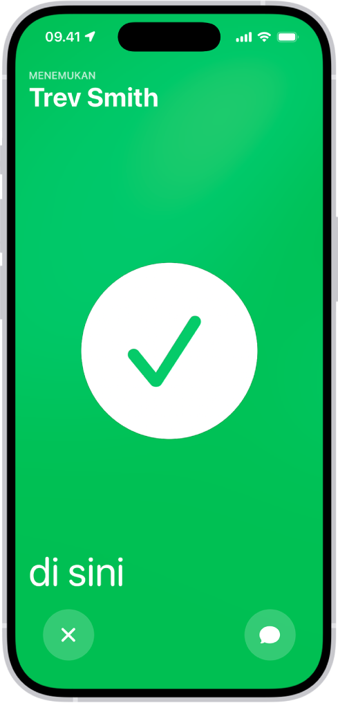 Layar iPhone berwarna hijau dengan tanda centang besar di tengahnya. Nama orang yang sedang dicari berada di pojok kiri atas, dan kata “di sini” berada di pojok kiri bawah, yang menandakan bahwa pertemuan berhasil.