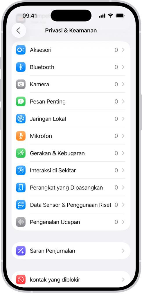 Layar Privasi & Keamanan, dengan pengaturan untuk mengontrol apakah app dapat menggunakan kamera, mikrofon, dan bagian lain dari iPhone Anda.