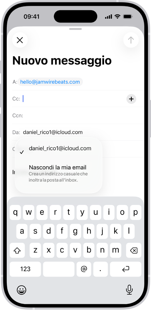 La bozza di un’email mentre viene scritta. Il campo Da è selezionato con due opzioni elencate sotto: un indirizzo email personale e “Nascondi la mia email”.