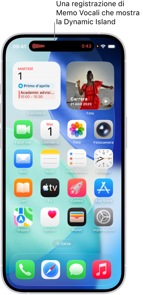 La schermata Home di iPhone 14 Pro, che mostra una registrazione di Memo Vocali in corso nella Dynamic Island nella parte superiore dello schermo.