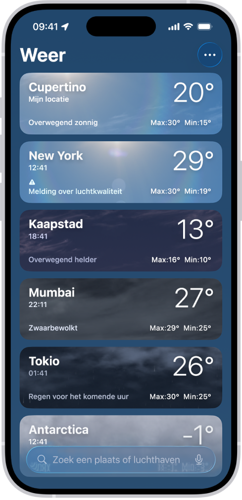 De Weer-app met een lijst van steden met de lokale tijd, temperatuur, weersverwachting en maximum- en minimumtemperatuur. Onder in het scherm staat het zoekveld en rechtsbovenin staat de knop 'Meer'.