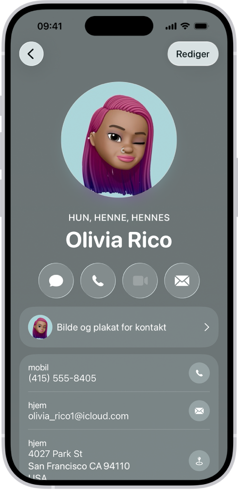 En kontakt kalt Olivia Rico, med pronomenene She, Her og Hers under kontaktbildet. Under navnet hennes vises knapper for å sende en melding, ringe, sende en e-post og bruke Apple Pay. Kontaktens mobilnummer og e-postadresse vises nederst på skjermen.
