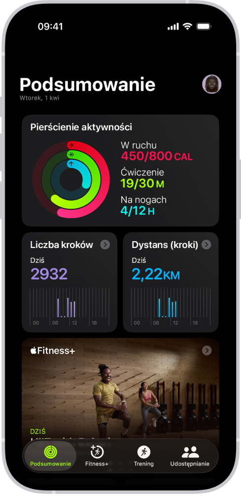 Ekran Podsumowanie w aplikacji Fitness. Widoczne są pierścienie aktywności, liczba kroków, dystans (kroki) oraz Apple Fitness+.