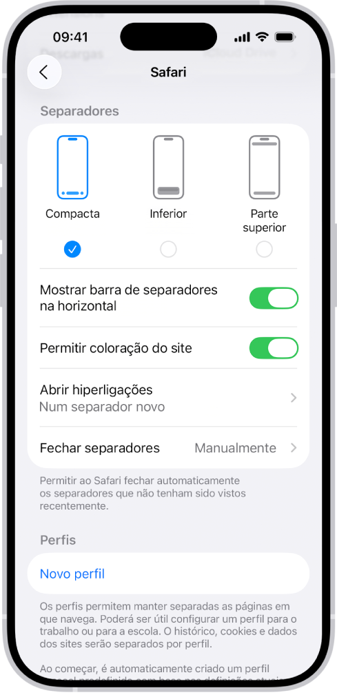Um ecrã com três possíveis disposições do Safari: “Compacto”, “Em baixo” e “Em cima”.