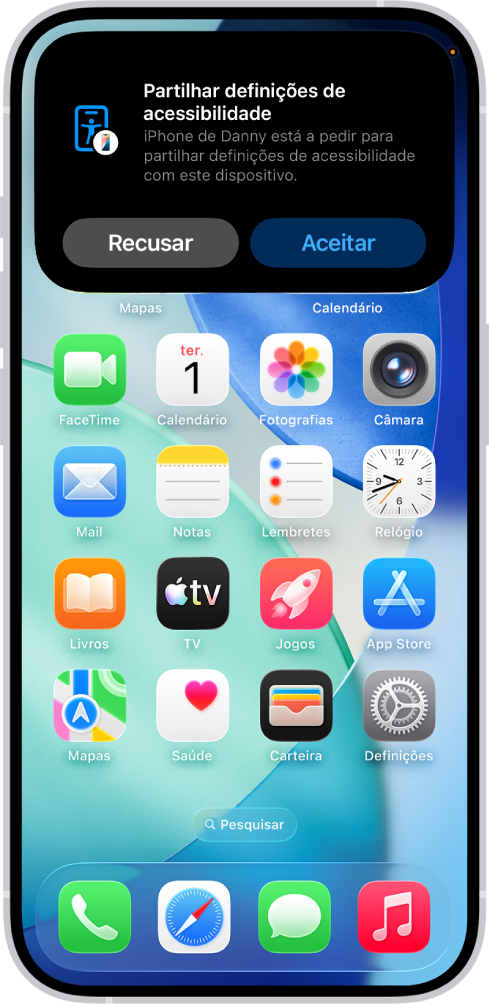 Um iPhone a mostrar uma notificação que o iPhone do Sérgio está a pedir para partilhar definições de acessibilidade.