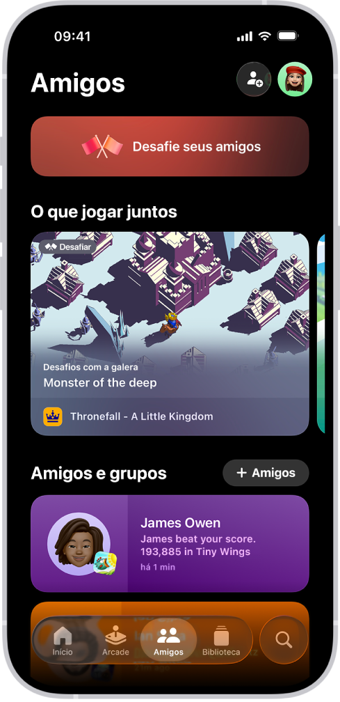 A aplicação Jogos a mostrar o separador “Amigos” com opções para desafiar amigos, sugestões de jogos para jogarem juntos e a atividade recente de um amigo.