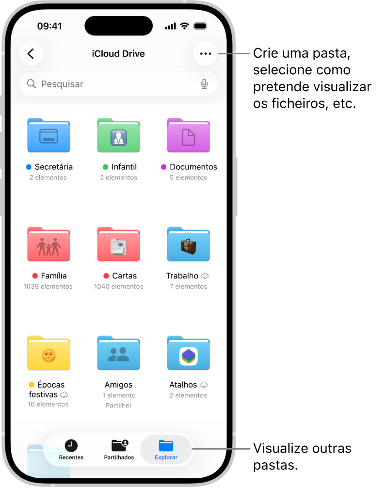 A aplicação Ficheiros a mostrar ficheiros e pastas em iCloud Drive. O menu Mais com as opções “Selecionar elementos”, “Nova pasta”, “Digitalizar documentos” e “Ligar a um servidor”. Sob isso estão opções para elementos no ecrã como Ícones ou uma Lista. Na parte inferior estão opções de ordenação para Nome, Tipo, Data, Tamanho e Identificadores seguidos por Opções de visualização.