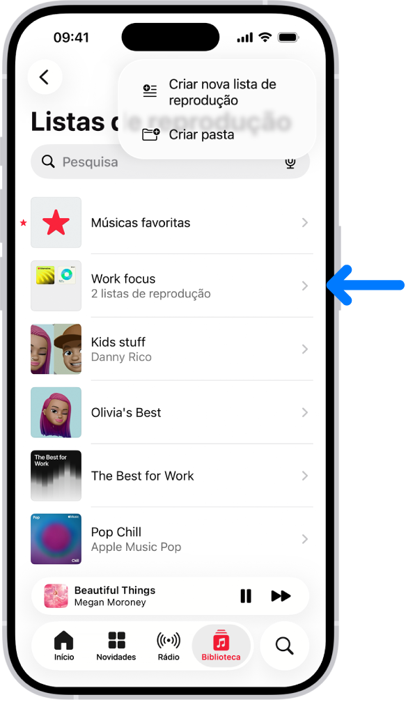 O separador Biblioteca a mostrar uma lista da lista de reproduções. Na parte superior estão os botões para criar uma nova lista de reprodução ou cria uma nova pasta. Uma seta azul a apontar para a pasta de uma lista de reprodução com o nome modo de concentração “Trabalhar”.