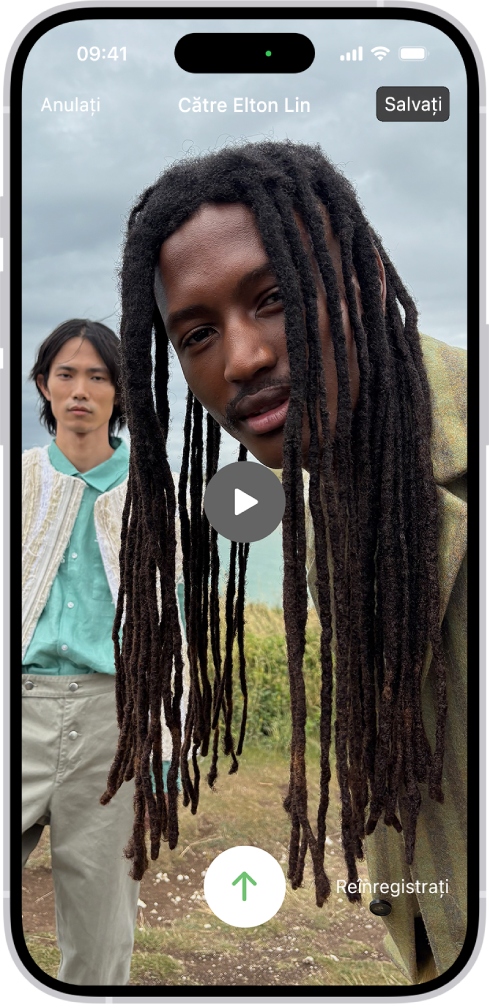 Ecranul pentru trimiterea unui mesaj video înregistrat către persoana care a ratat apelul. În partea din stânga sus este butonul Anulați. În dreapta sus se află butonul Salvați, care salvează mesajul video în Poze. În mijlocul ecranului se află butonul Redați, care vă permite să previzualizați mesajul video înainte de a-l trimite. Jos se află butonul Trimiteți și butonul Reînregistrați.