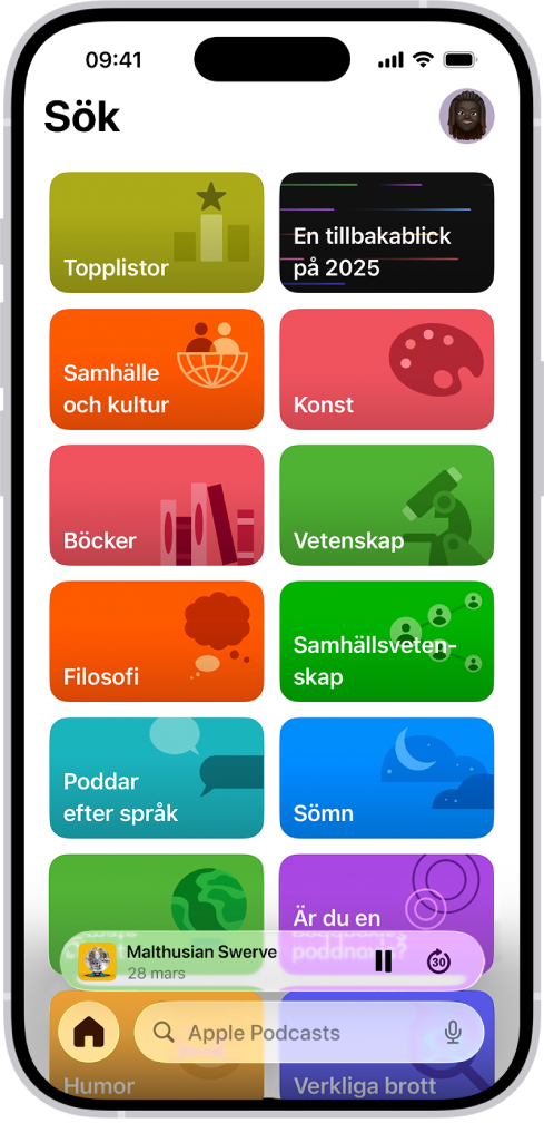 Sökfliken i appen Podcaster som visar poddkategorier. Minispelaren finns i nederkanten på skärmen. Nedanför den finns knapparna Hem, Nytt, Bibliotek och Sök.