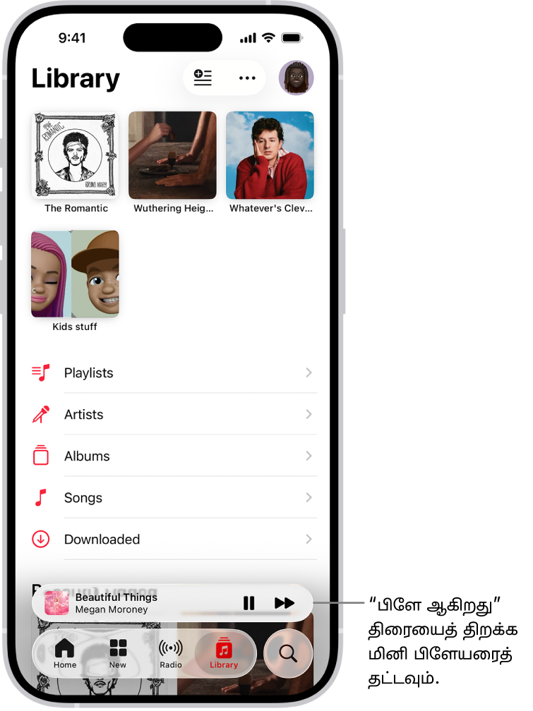 லைப்ரரி திரை கீழ்ப்பகுதிக்கு அருகில் MiniPlayerஐக் காட்டுகிறது. பிளே செய்யப்படும் பாடலின் தலைப்பை MiniPlayer காட்டும். இடைநிறுத்து மற்றும் அடுத்த டிராக் பட்டன்கள் பாடல் தலைப்பின் வலதுபுறத்தில் உள்ளன. “பிளே ஆகிறது” திரையைத் திறக்க MiniPlayerஐத் தட்டவும்.