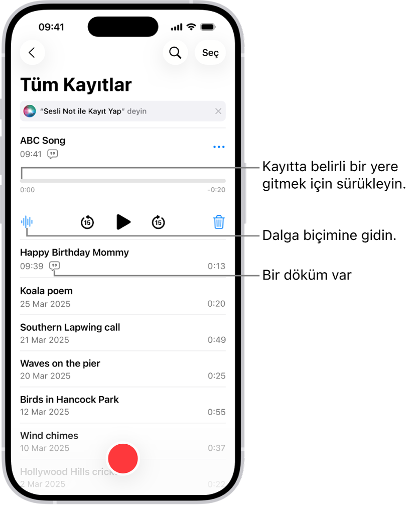 En üstte seçilen kayıt ile birlikte Sesli Notlar listesi ekranı. Kayıt zaman ekseninde, kayıtta belirli bir yere gitmek için sürükleyebileceğiniz bir oynatma çubuğu var. Çalma denetimleri, zaman ekseninin altında.