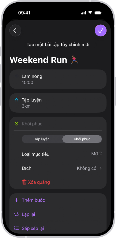 Màn hình Bài tập thể dục tùy chỉnh đang hiển thị các quãng làm nóng, tập luyện và hồi phục. Ở cuối màn hình là các nút để thêm một bước, lặp lại một quãng và sắp xếp lại các quãng.