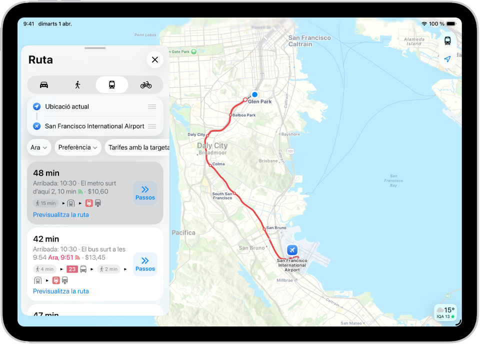 Mapa que mostra una ruta en transport públic. A l’esquerra, una targeta de la ruta mostra els botons “Ves-hi” per a diverses opcions de la ruta.