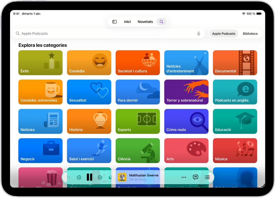 La pantalla de cerca està oberta a l’app Pòdcasts i mostra categories de pòdcasts. A la part inferior de la pantalla hi ha els botons “Retrocedeix”, “Posa en pausa”, “Avança” i “Temporitzador de repòs”, la il·lustració de l’episodi, el títol de l’episodi, i els botons “Més” i “Mostra la transcripció”.