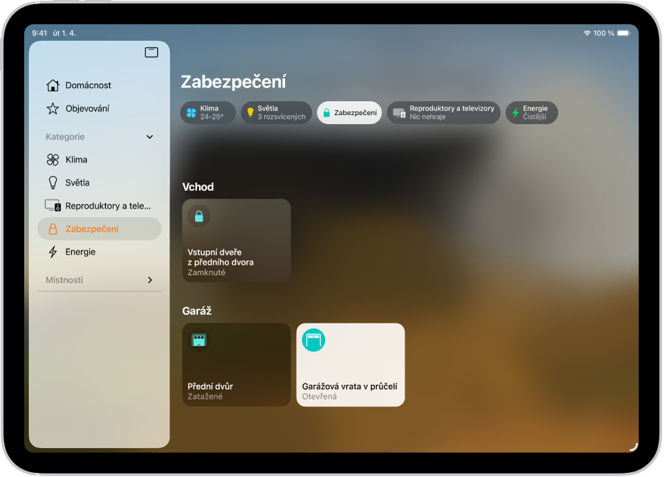 Aplikace Domácnost s bočním panelem vlevo. Na panelu je zvýrazněna položka Zabezpečení. Vpravo je zvýrazněné tlačítko kategorie Zabezpečení. Pod ním se zobrazují zabezpečovací zařízení, jako jsou zámky a garážová vrata.