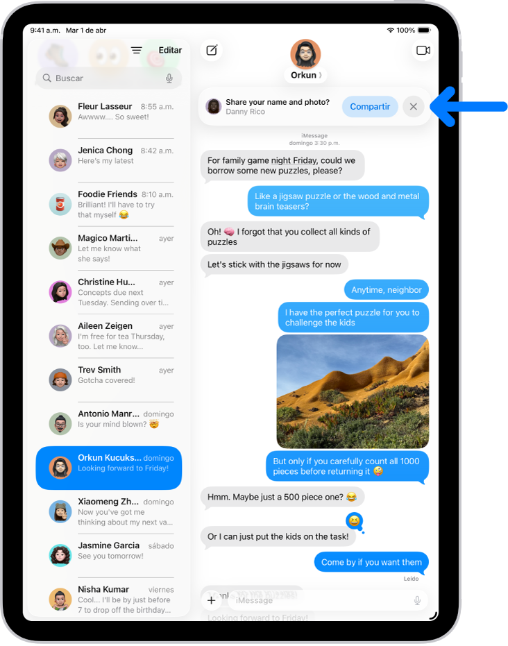 Una conversación en la app Mensajes. Aparece una notificación en la parte superior preguntando si el nombre y la foto del usuario deben compartirse con la otra persona en la conversación.