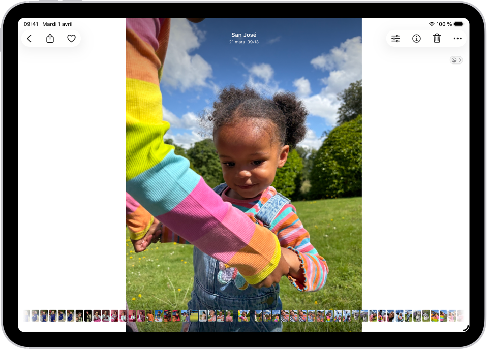 Une photo est ouverte dans l’app Photos et occupe le centre de l’écran.