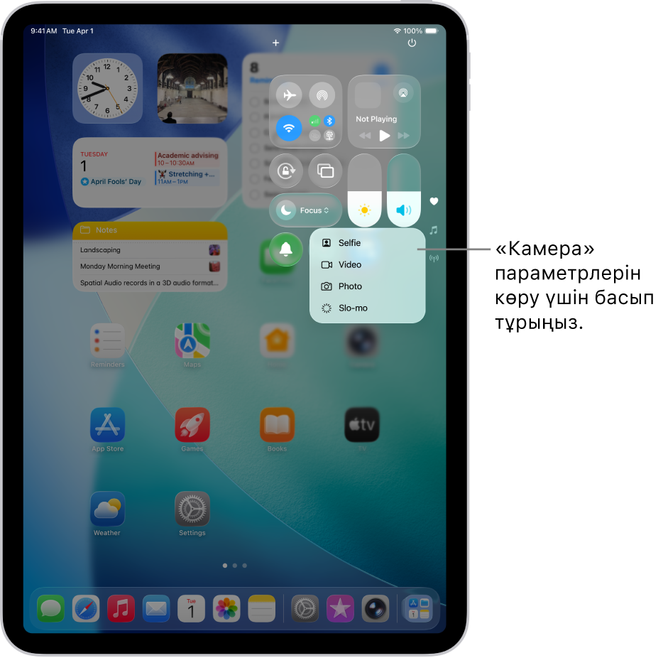 Камера басқару элементін басып тұрған кезіңізде басқару орталығында қолжетімді қосымша Камера опцияларын көрсетіп тұрған экран. Опциялар — «Селфи», «Видео», «Фото» және «Баяу»