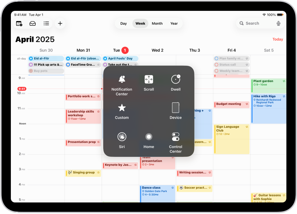 iPad ierīce, kurā atvērta AssistiveTouch izvēlne ar vadības elementiem šādām funkcijām: Notification Center, Device, Control Center, Home, Siri un Custom.