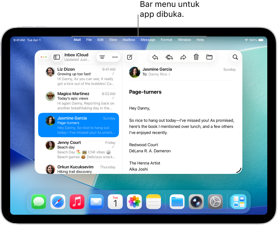App Mail dibuka pada skrin iPad, dengan bar menu ditunjukkan di bahagian atas skrin.