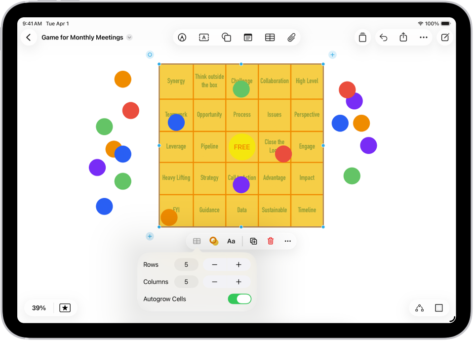Freeform ବୋର୍ଡ୍ରେ ଥିବା ଏକ ଟେବଲ୍, ଯେଉଁଥିରେ ଫର୍ମାଟିଂ ଟୂଲ୍ ଏବଂ ଏହାର ଆକାର ପରିବର୍ତ୍ତନ କରିବା ପାଇଁ ଧାରରେ ଥିବା ଛୋଟ ନୀଳ ବିନ୍ଦୁଗୁଡ଼ିକ ଦେଖାଯାଉଛି।