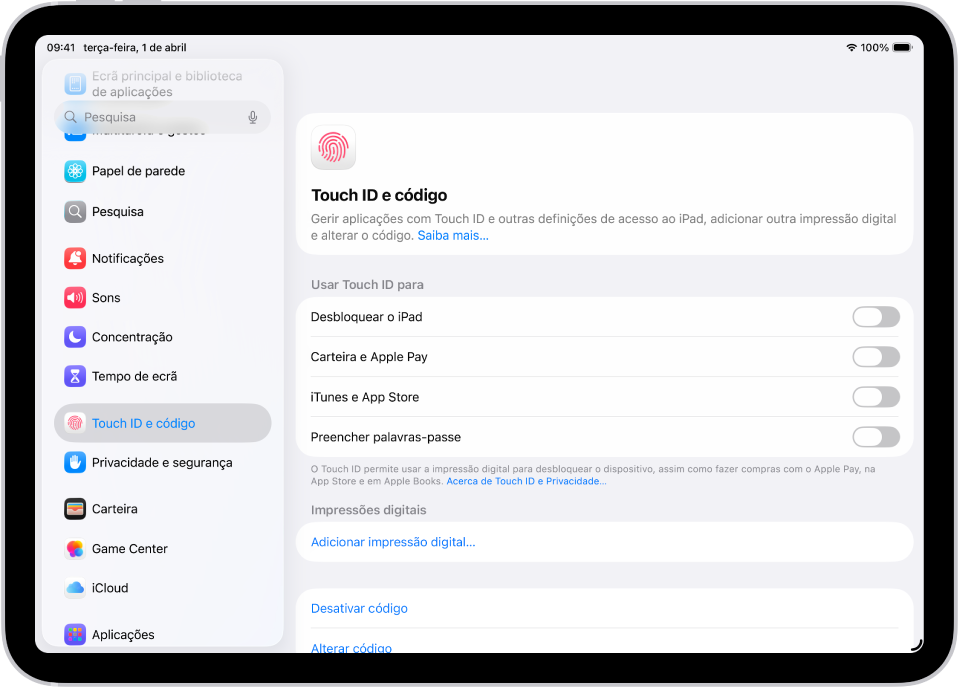 Um ecrã a mostrar as definições de “Touch ID e código” com opções para adicionar uma impressão digital e ativar o código.
