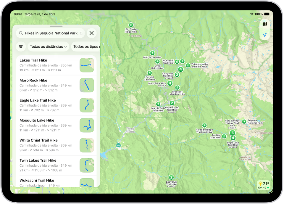 A aplicação mapas a mostrar os resultados correspondentes a uma pesquisa por caminhadas num parque nacional.