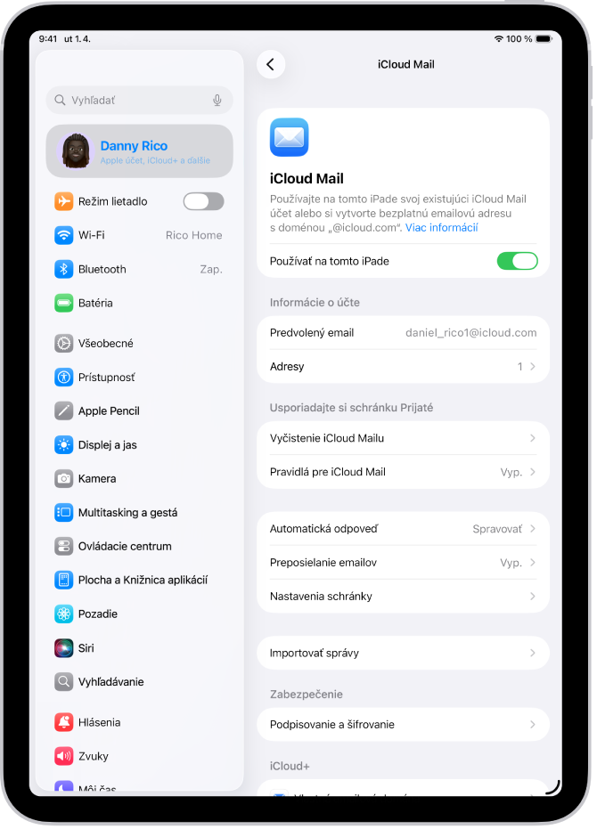 Obrazovka iCloud Mail otvorená v apke Nastavenia. V spodnej časti menu je možnosť Vlastná emailová doména.