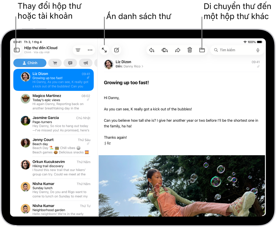 Hộp thư đến Mail, với một danh sách các email ở bên trái và một email được mở ở bên phải.