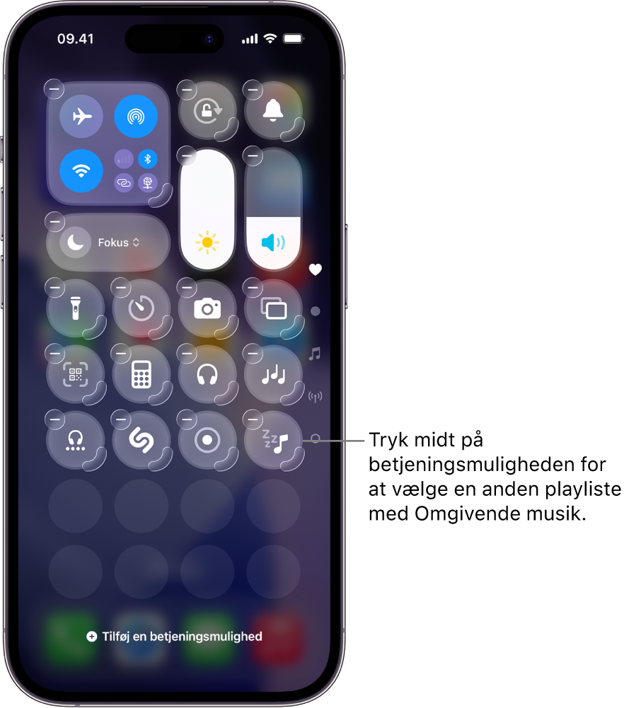 Skærmen på iPhone viser Kontrolcenter i redigeringstilstand.