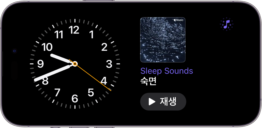 시계 위젯 및 앰비언트 음악 위젯이 표시된 iPhone 스탠바이 화면