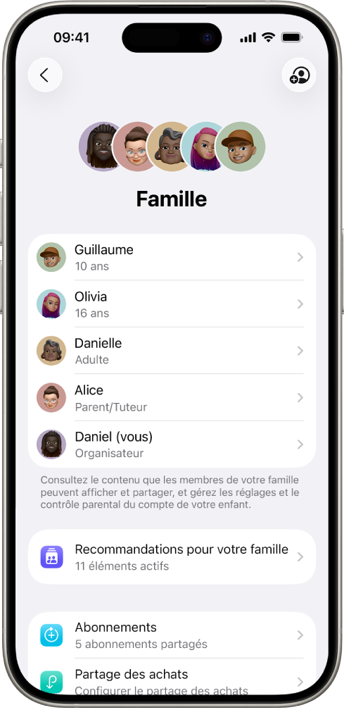 Écran « Partage familial » dans Réglages. Cinq membres de la famille sont répertoriés et quatre abonnements sont partagés avec la famille.