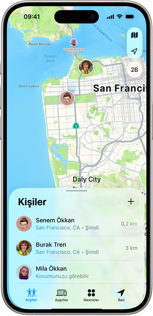 Bir kullanıcının konumu ile dört başka kullanıcının daha konumunu gösteren bir iPhone ekranı.