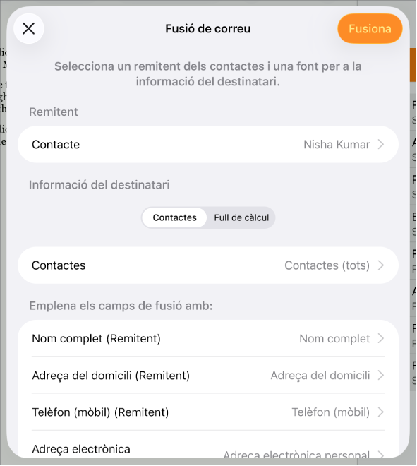 El tauler de la fusió de correu obert, que mostra les opcions per seleccionar la informació del remitent, canviar l’arxiu o la taula font, previsualitzar els noms dels camps de fusió o fusionar el document.