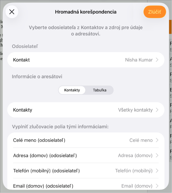 Panel Zlučovacie polia je otvorený s možnosťami na výber informácií o odosielateľovi, zmenu zdrojového súboru alebo tabuľky, ukážku názvov zlučovacích polí alebo na zlúčenie dokumentu.