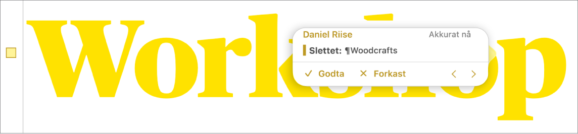 Slettet tekst med en åpen kommentar og Godta-, Forkast- og navigeringspiler. Den sporede endringen viser opphavsperson og dato.