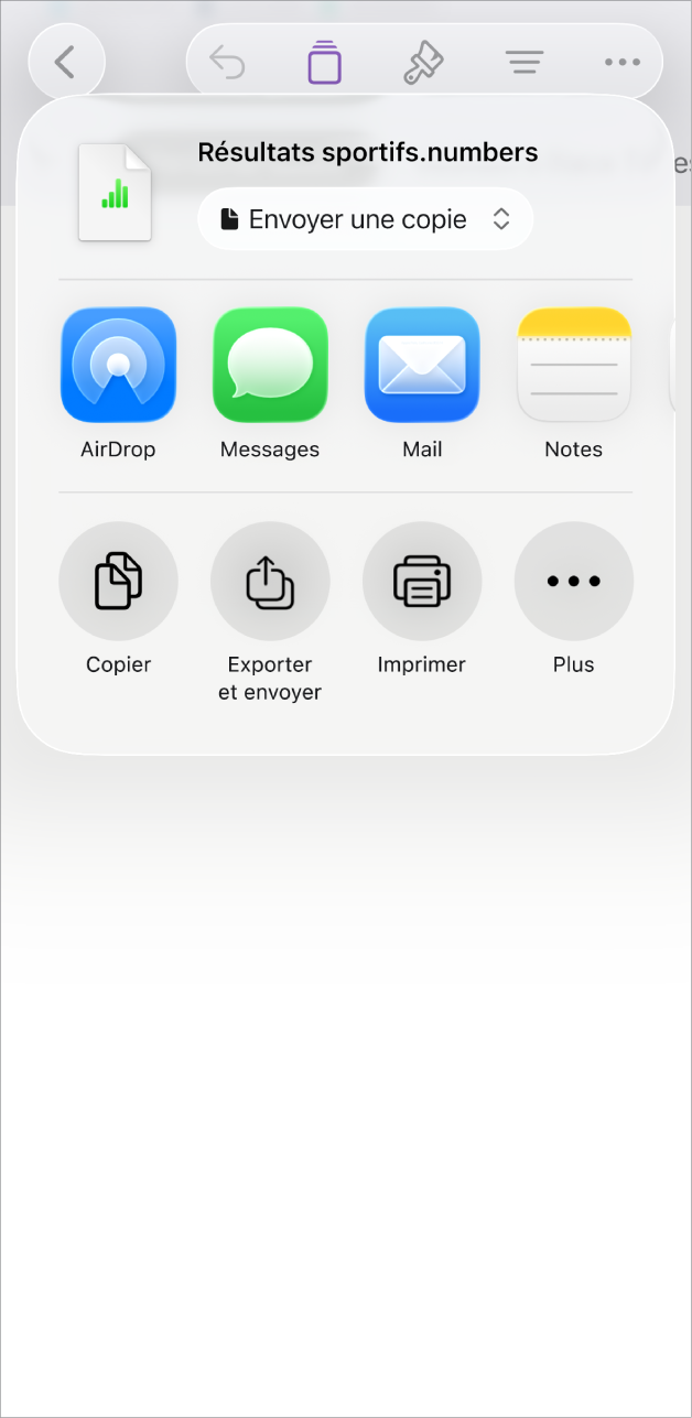 La fenêtre Numbers affichant le menu Partager, avec les options d’envoyer une copie de la feuille de calcul ou de l’exporter et de l’envoyer dans un format différent, ou d’imprimer ou d’enregistrer la feuille de calcul dans l’app Fichiers.