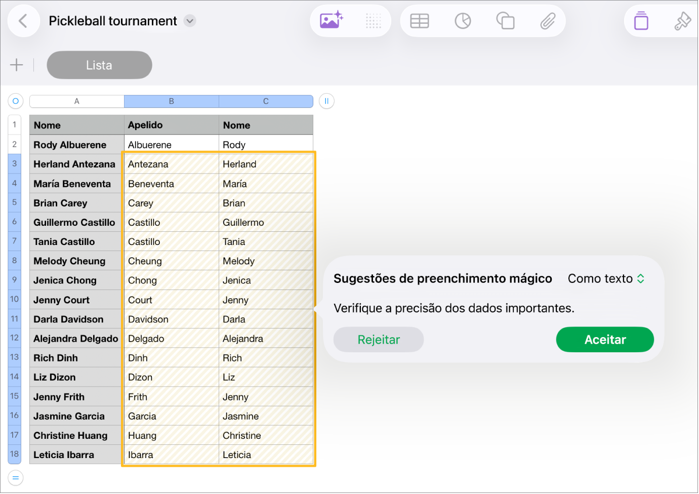 Uma folha de cálculo com nomes realçados e um menu pop-up das Sugestões de preenchimento mágico para as aceitar ou rejeitar.
