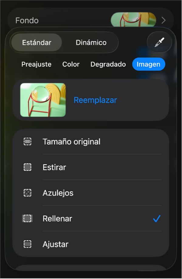 Los controles de Fondo con una imagen establecida como el fondo de la diapositiva y el control “Superposición de color” en la parte inferior.