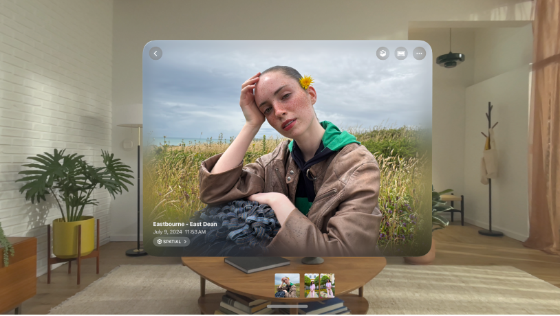 A spatial photo showing on Apple Vision Pro.